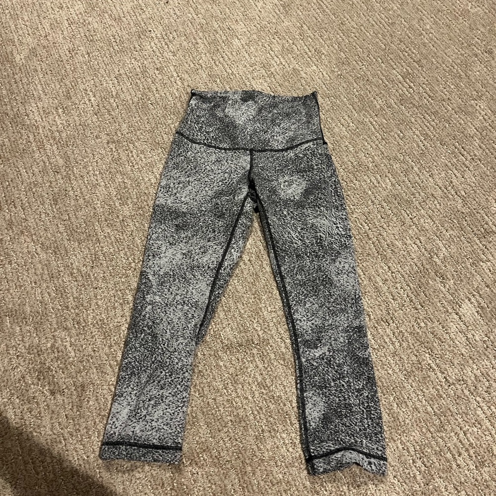 Lululemon Wunder Under Crop High-Rise in Luon Spray Jacquard White Black Size 8 - Picture 2 of 7